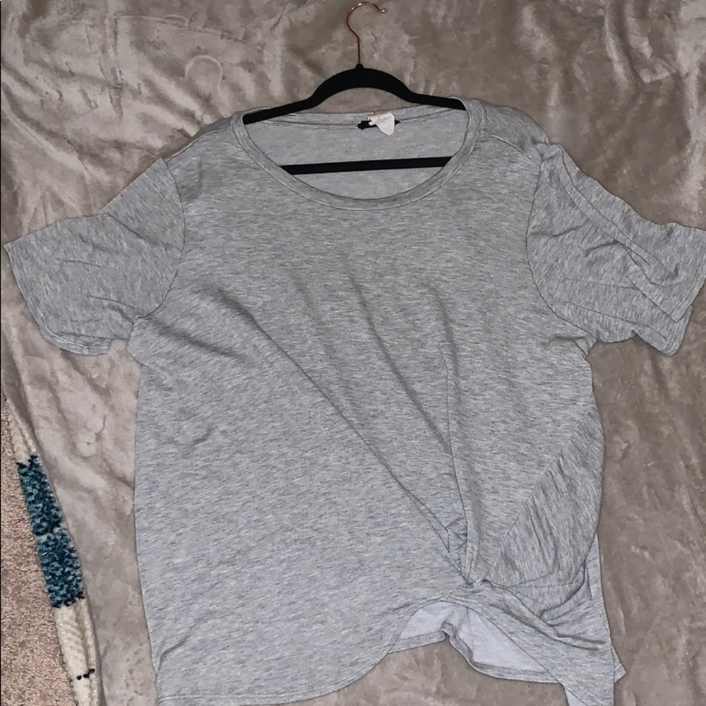 Knotted grey T-shirt